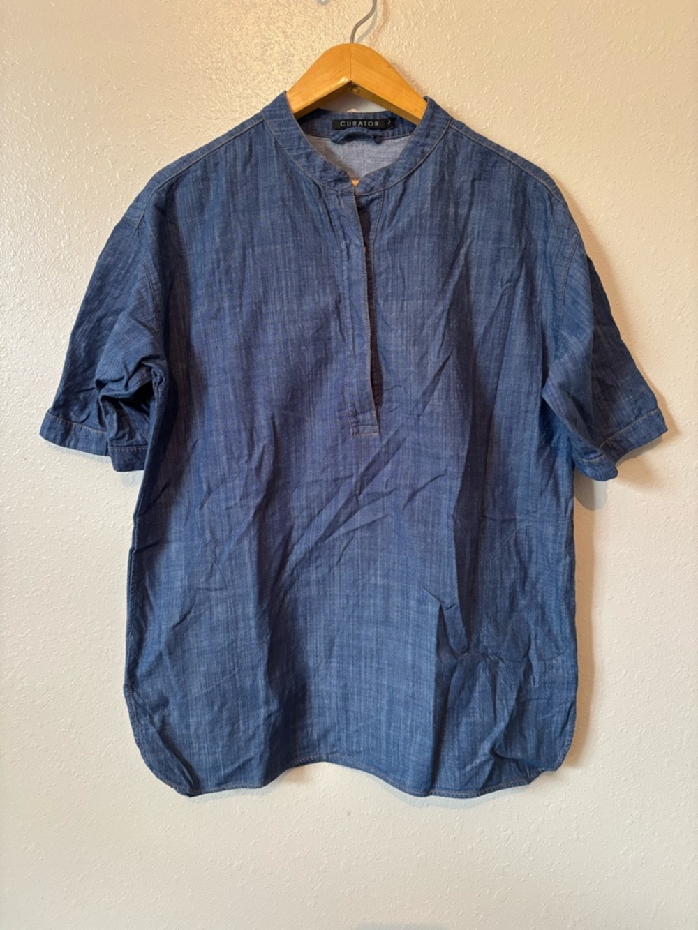 Curator Eliot shirt